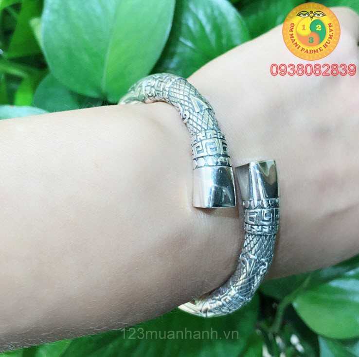 Vòng tay bạc khắc thần chú