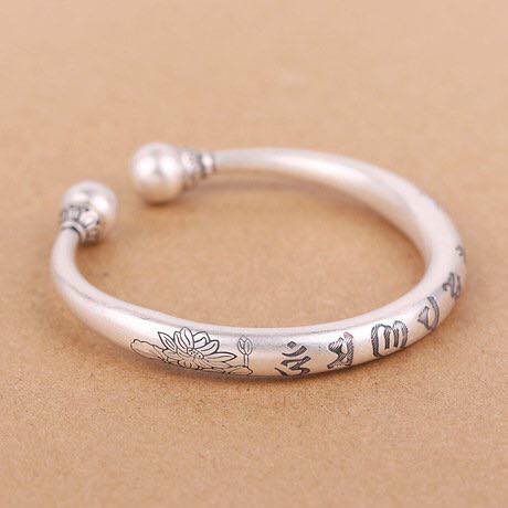 Vòng tay khắc Om Mani Padme Hum và Liên Hoa Cát Tường OMN809