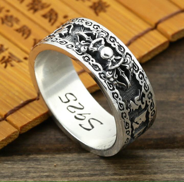 Nhẫn khắc Om Mani và Kim Cang Luân